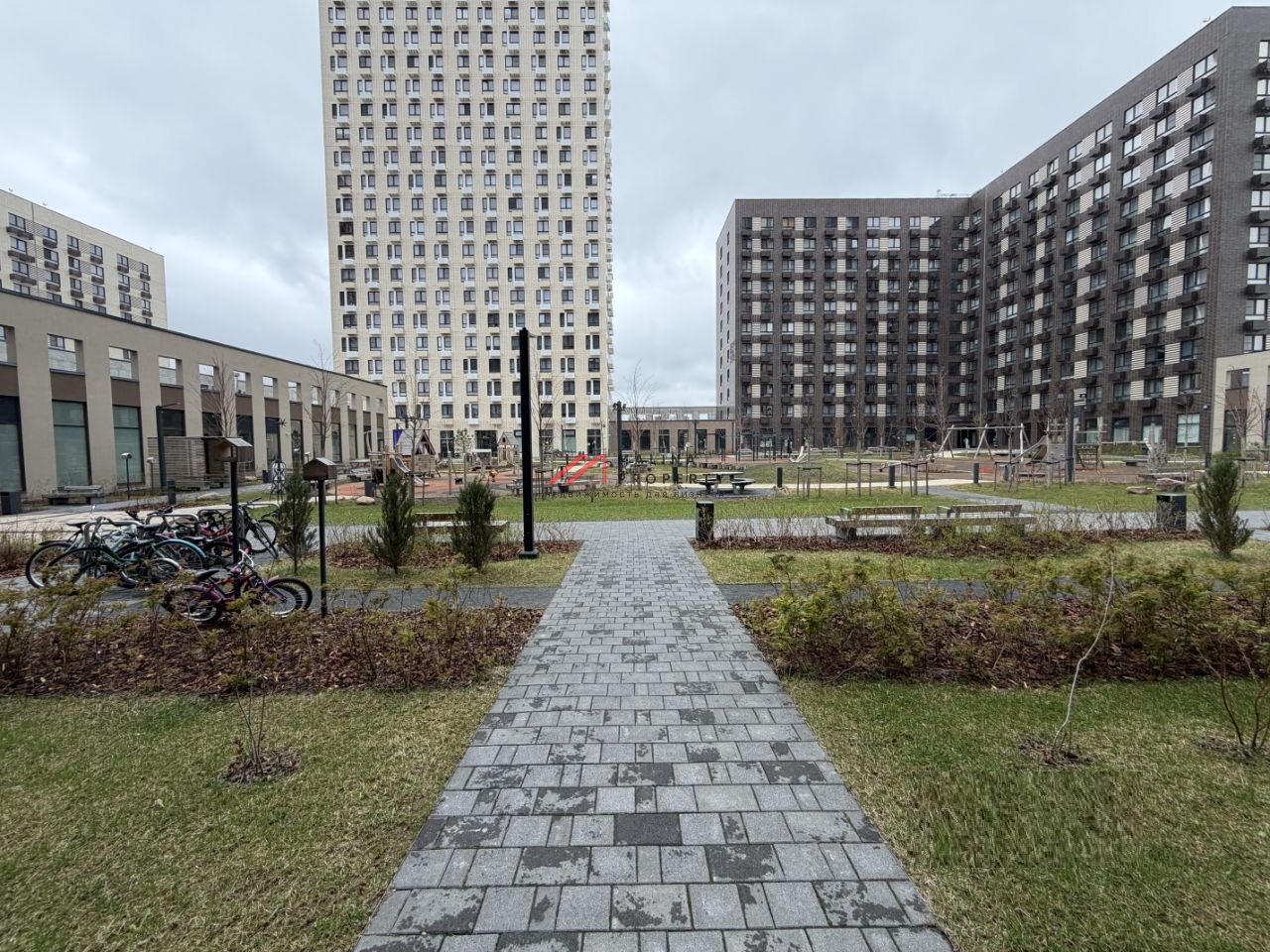 Продажа торгового помещения в ЖК "Зелёный парк" 