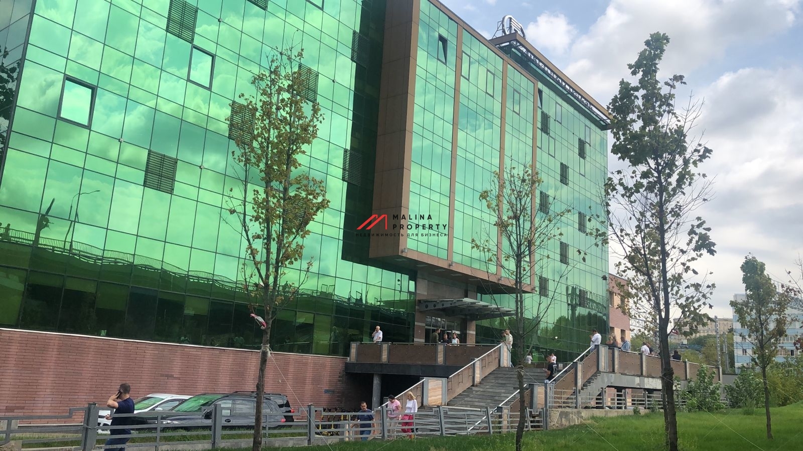 Продажа торгового помещения с арендатором в БЦ "Барклай плаза"