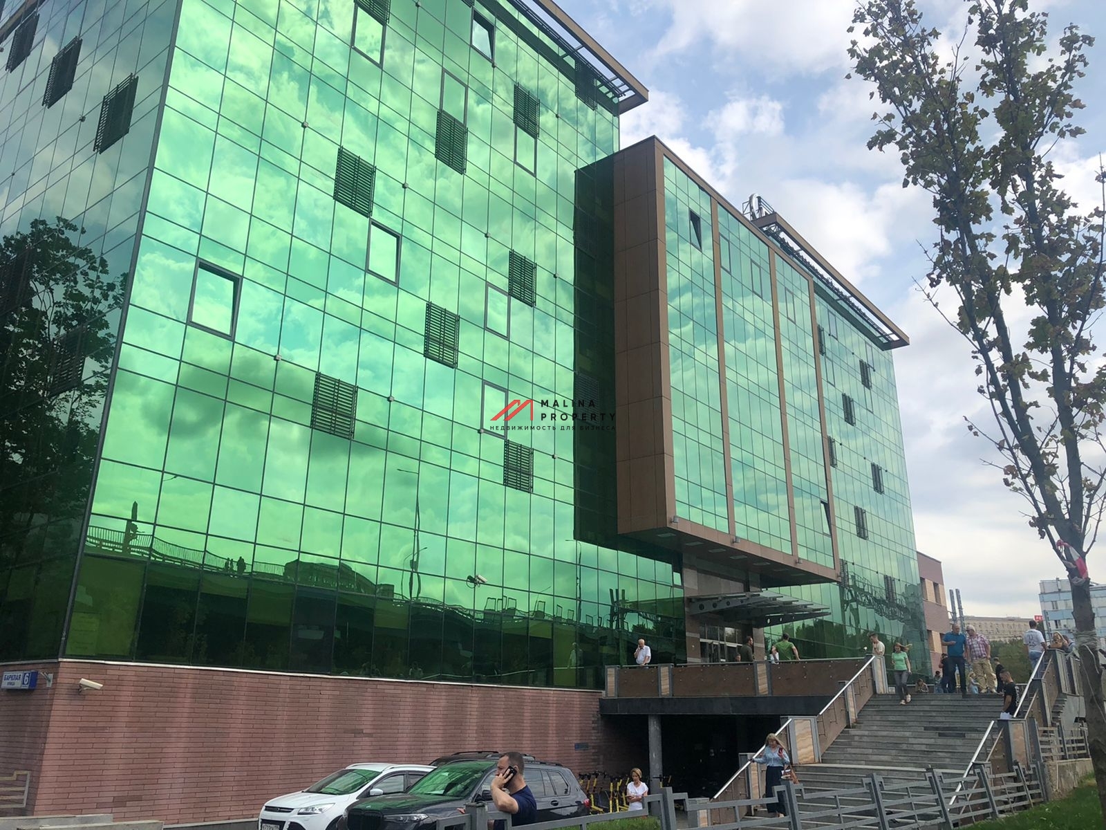 Продажа торгового помещения с арендатором в БЦ "Барклай плаза"