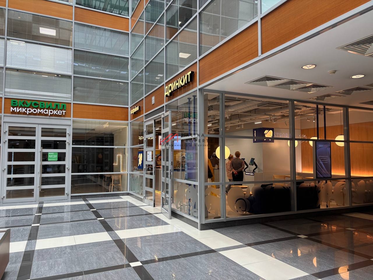 Продажа торгового помещения с арендатором в БЦ "Барклай плаза"