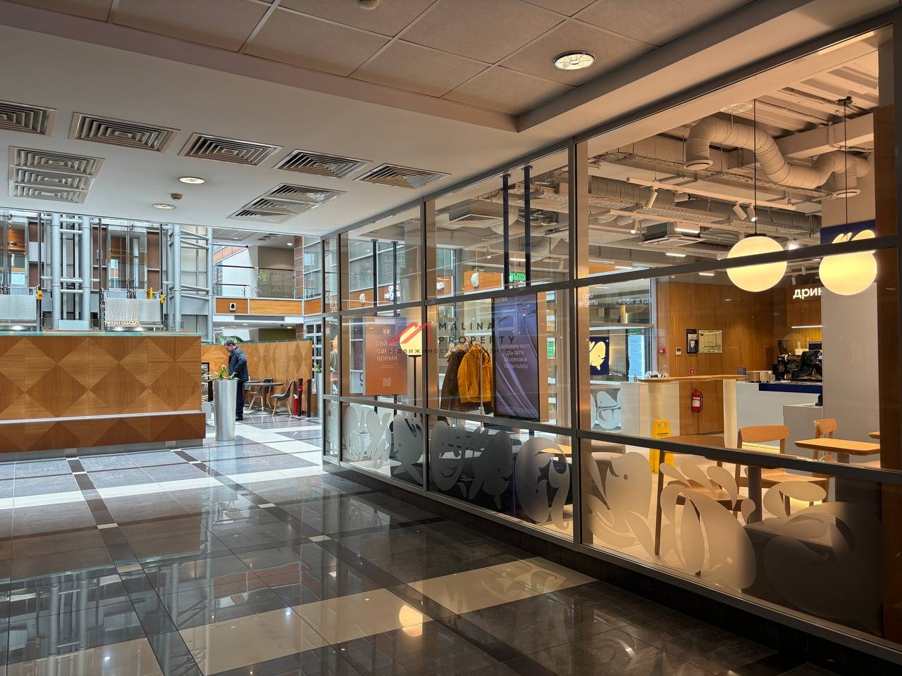 Продажа торгового помещения с арендатором в БЦ "Барклай плаза"