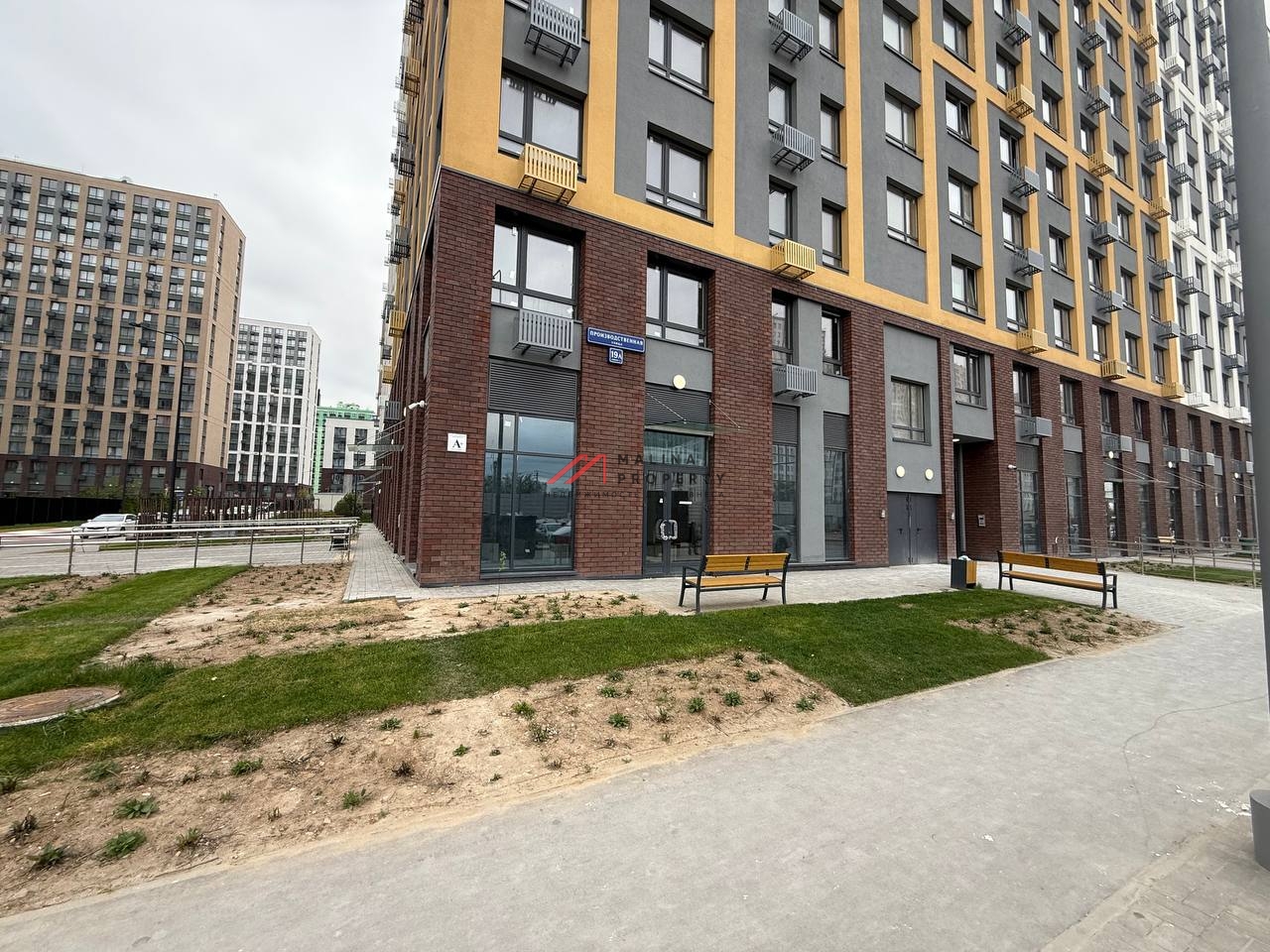 Продажа углового торгового помещения в ЖК Лучи-2