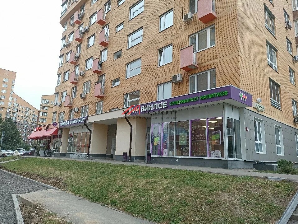 Продажа торгового помещения с арендатором Винлаб 