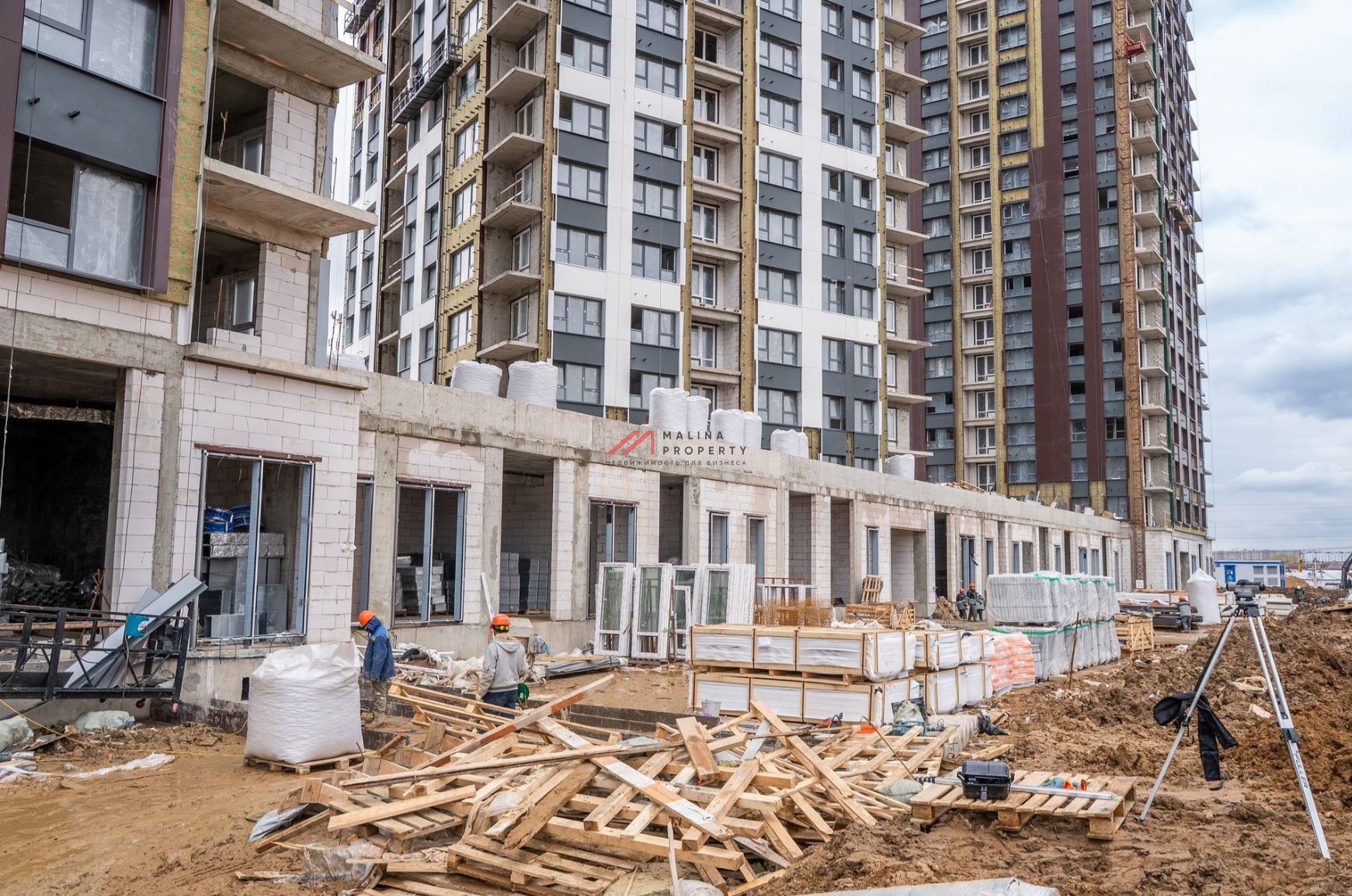 Продажа помещения с арендаторами в ЖК "1-й Саларьевский" 