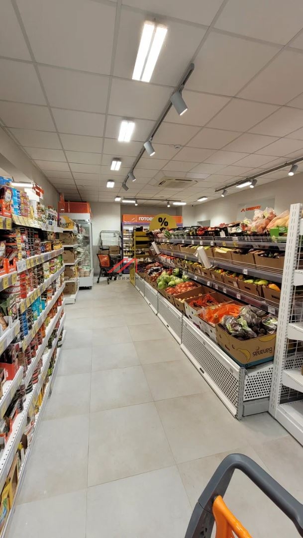 Продажа торгового помещения с магазином "Дикси"