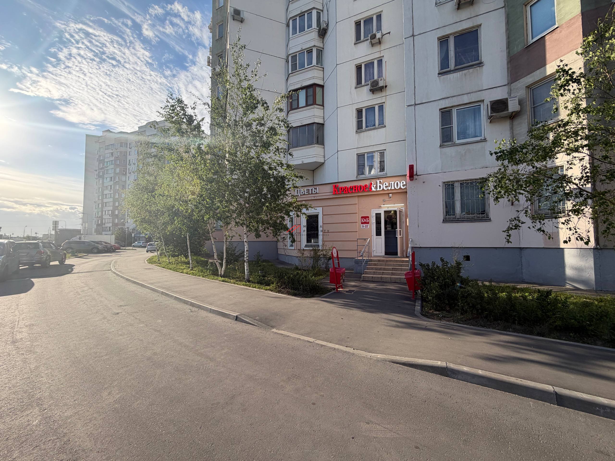 Продажа помещения с арендатором Красное и Белое