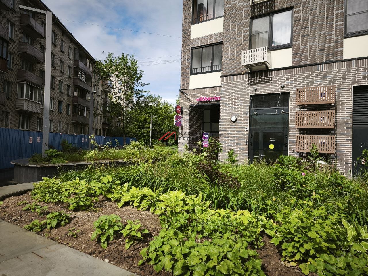 Продажа помещения с "Wildberries" в новом доме в Москве