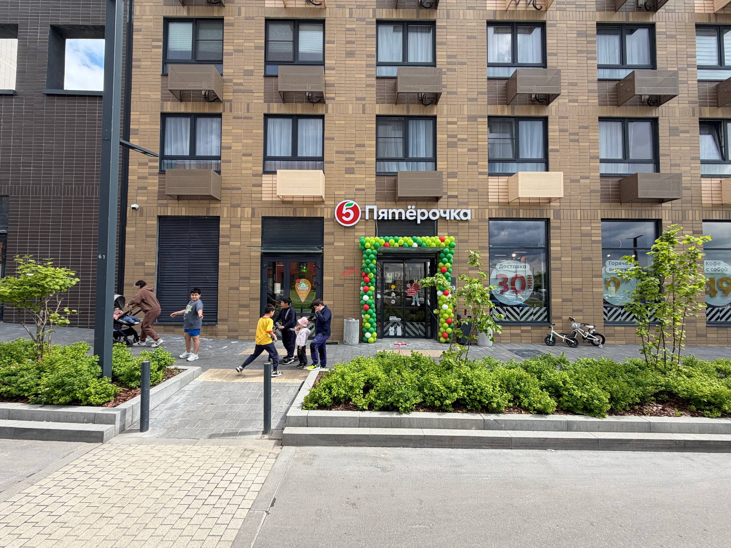 Продажа помещения с федеральной сетью "Пятерочка" в ЖК Середневский Лес