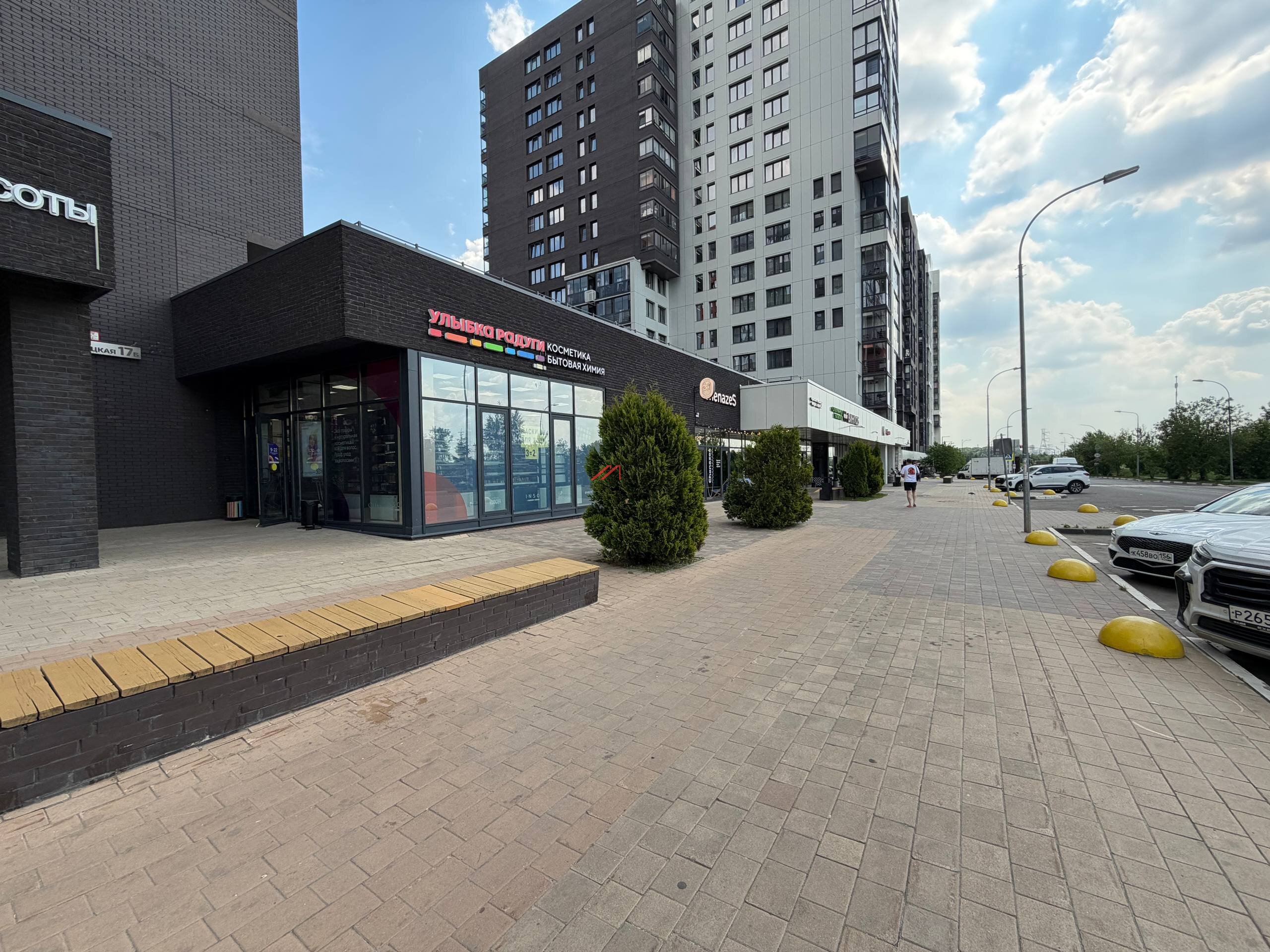 Продажа торгового помещения с магазином "Улыбка радуги"