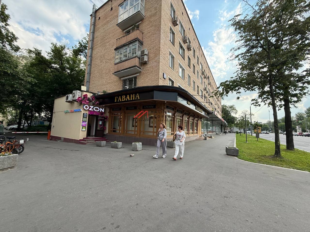 Продажа торгового помещения с сетевыми арендаторами 