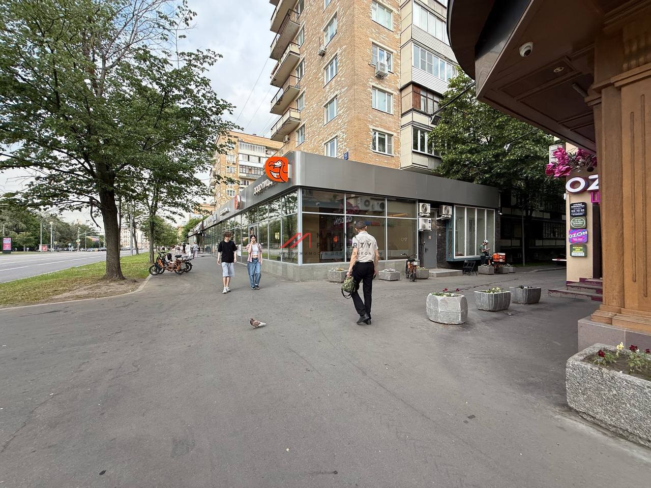 Продажа торгового помещения с сетевыми арендаторами 