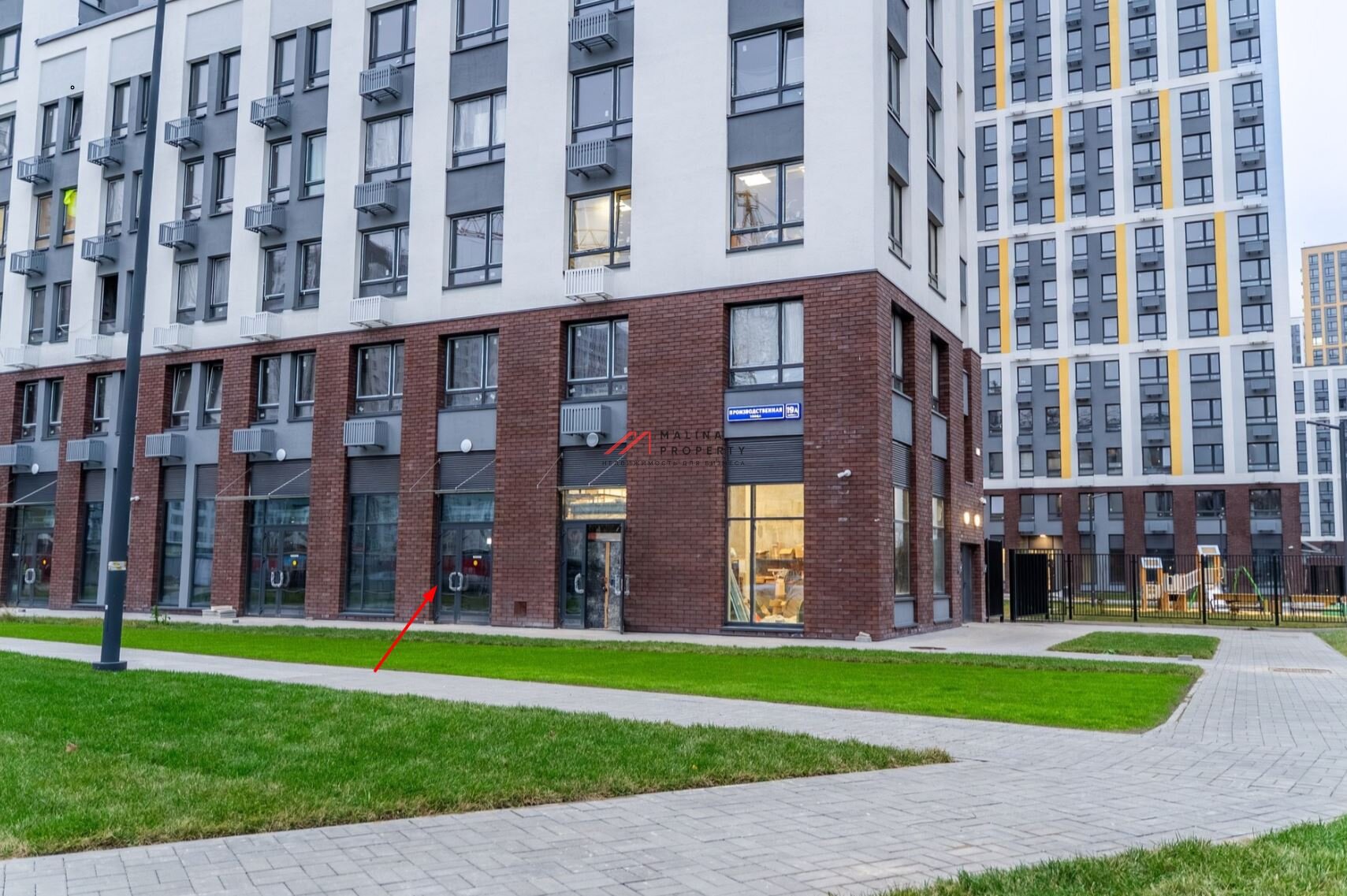Продажа помещения с арендатором "Строймаг" в ЖК Лучи