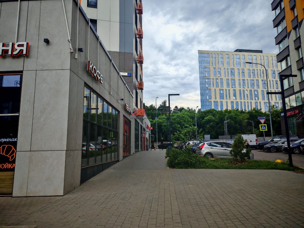 Продажа помещения с арендатором "Магнит" в ЖК Спутник