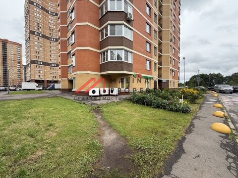 Продажа помещения с арендатором Красное и Белое