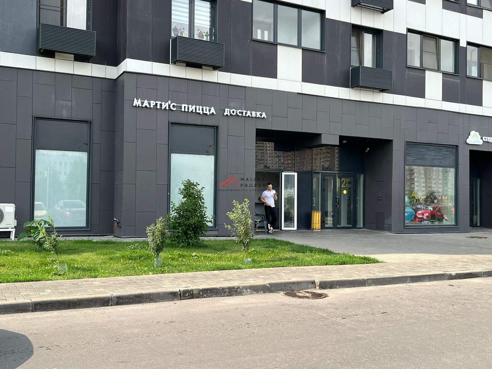 Аренда торгового помещения в жилом комплексе Лучи