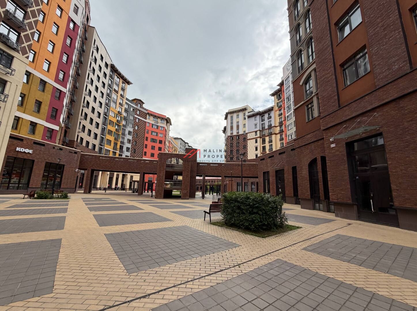 Продажа торгового помещения в ЖК "Римский"