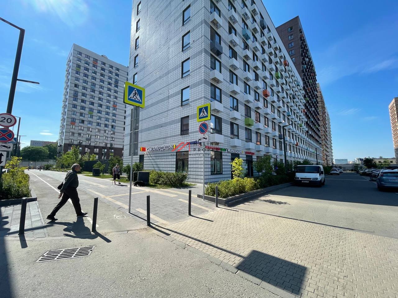Продажа помещения с арендаторами в ЖК "Бунинские Луга"