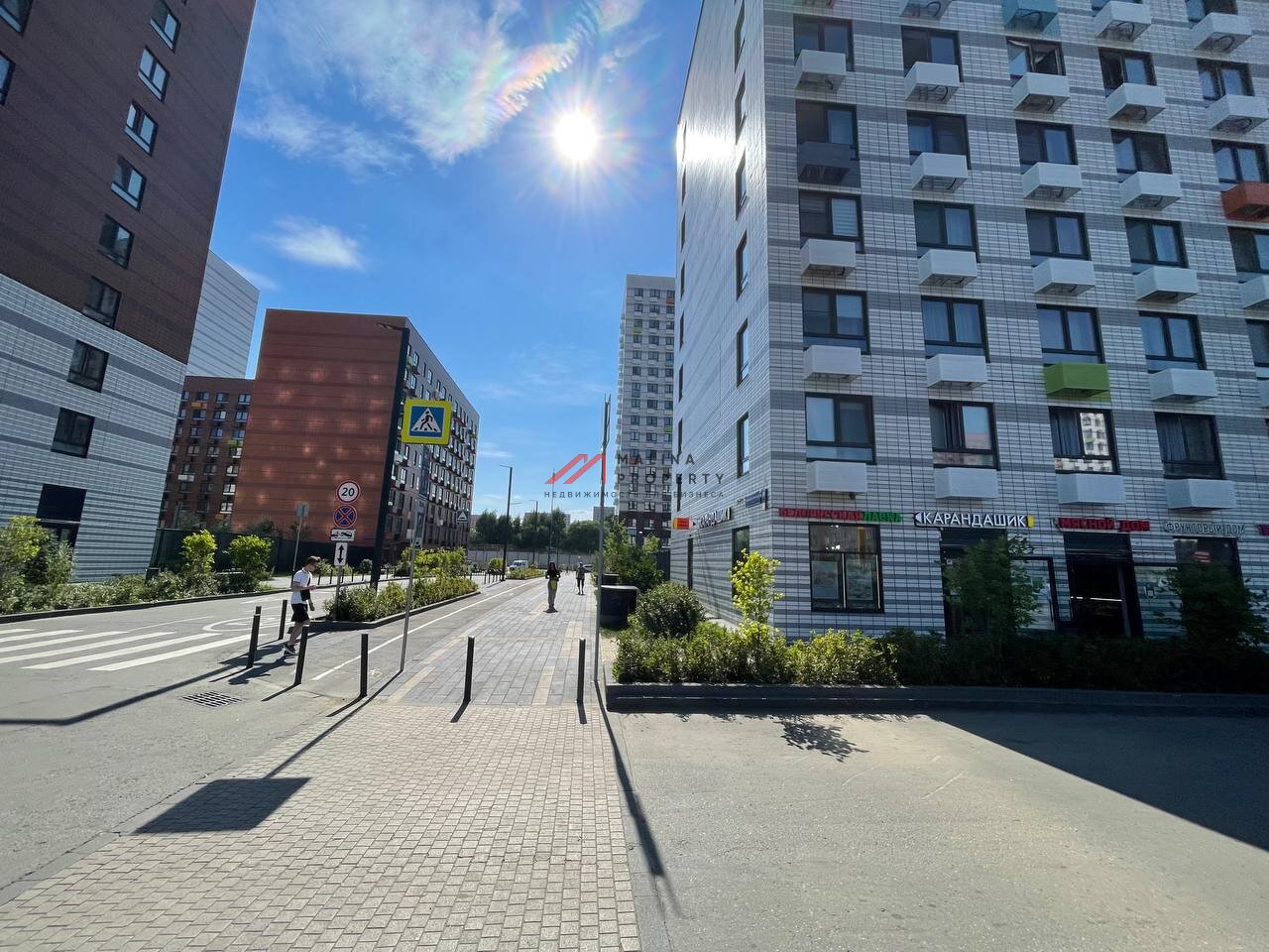 Продажа помещения с арендаторами в ЖК "Бунинские Луга"