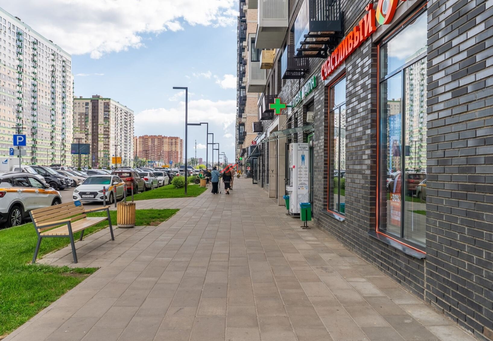 Продажа помещения с арендаторами в "ЖК Большое Путилково" 
