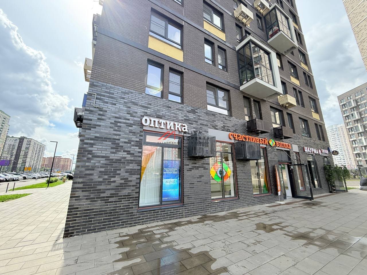 Продажа помещения с арендаторами в "ЖК Большое Путилково" 