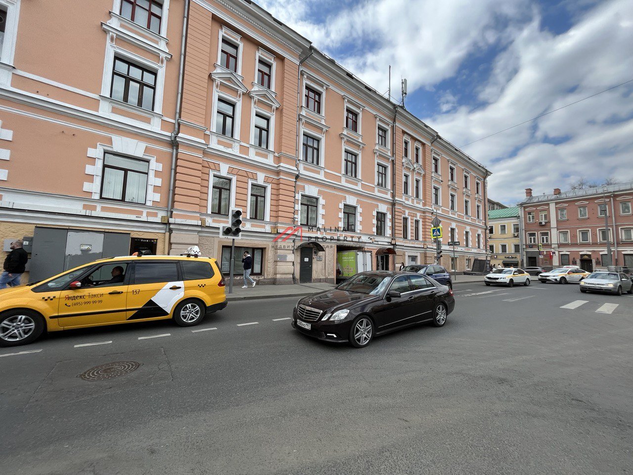 Продажа помещения с арендатором ресторан на Маяковской