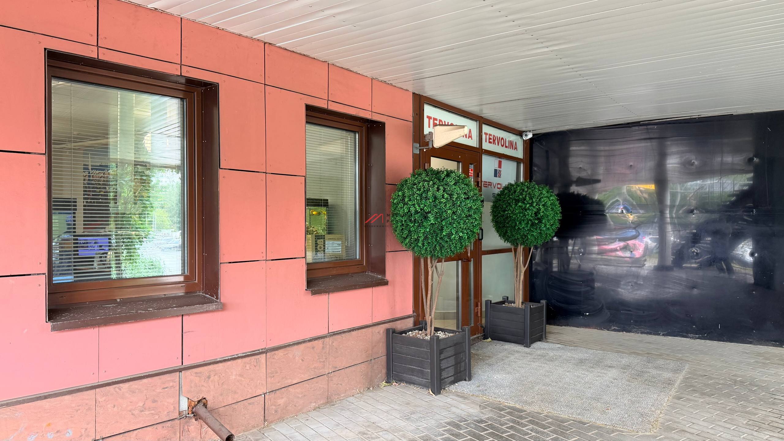 Продажа помещения с арендаторами в "Серебряный Берег" 