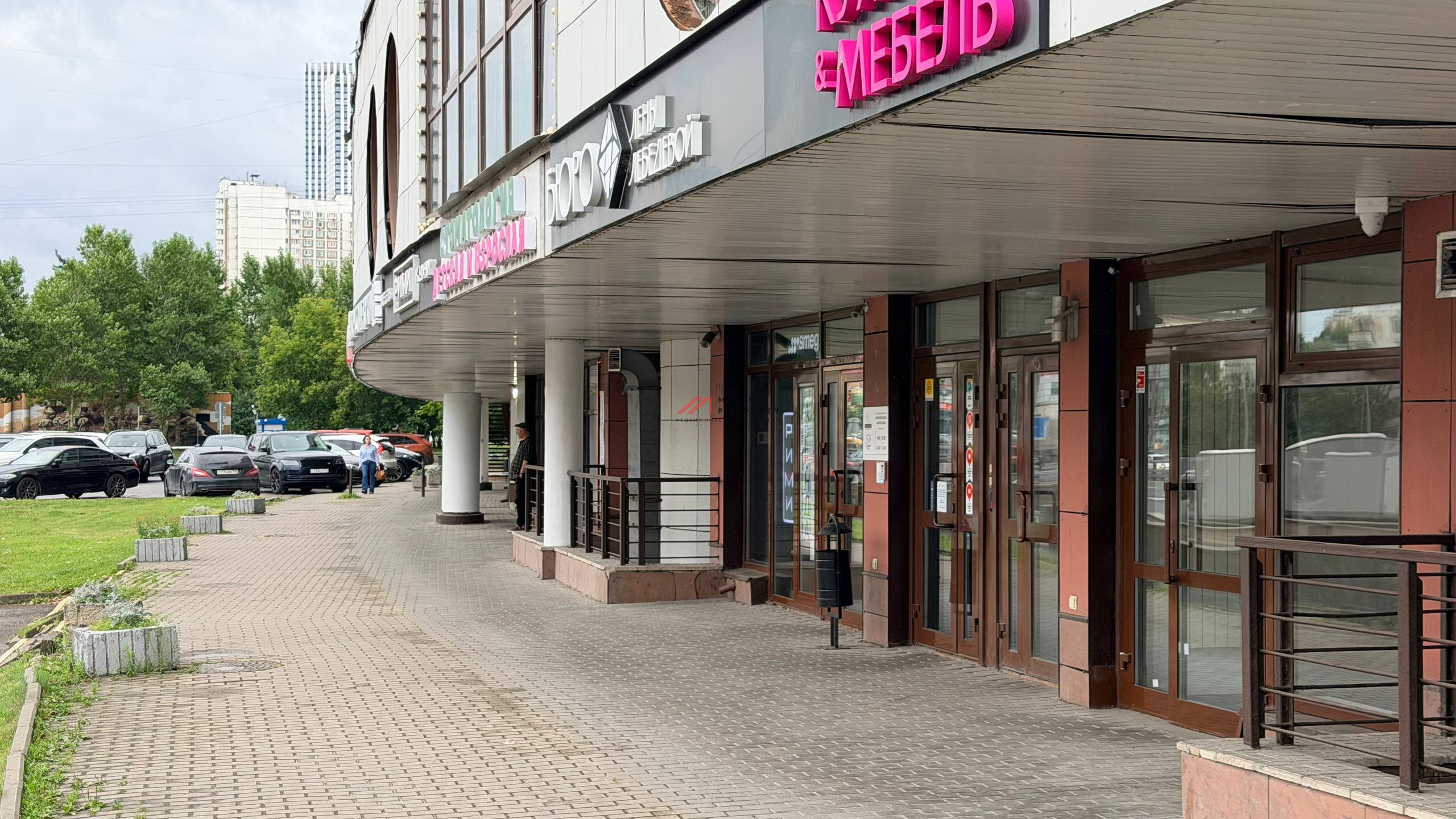 Продажа помещения с арендаторами в "Серебряный Берег" 