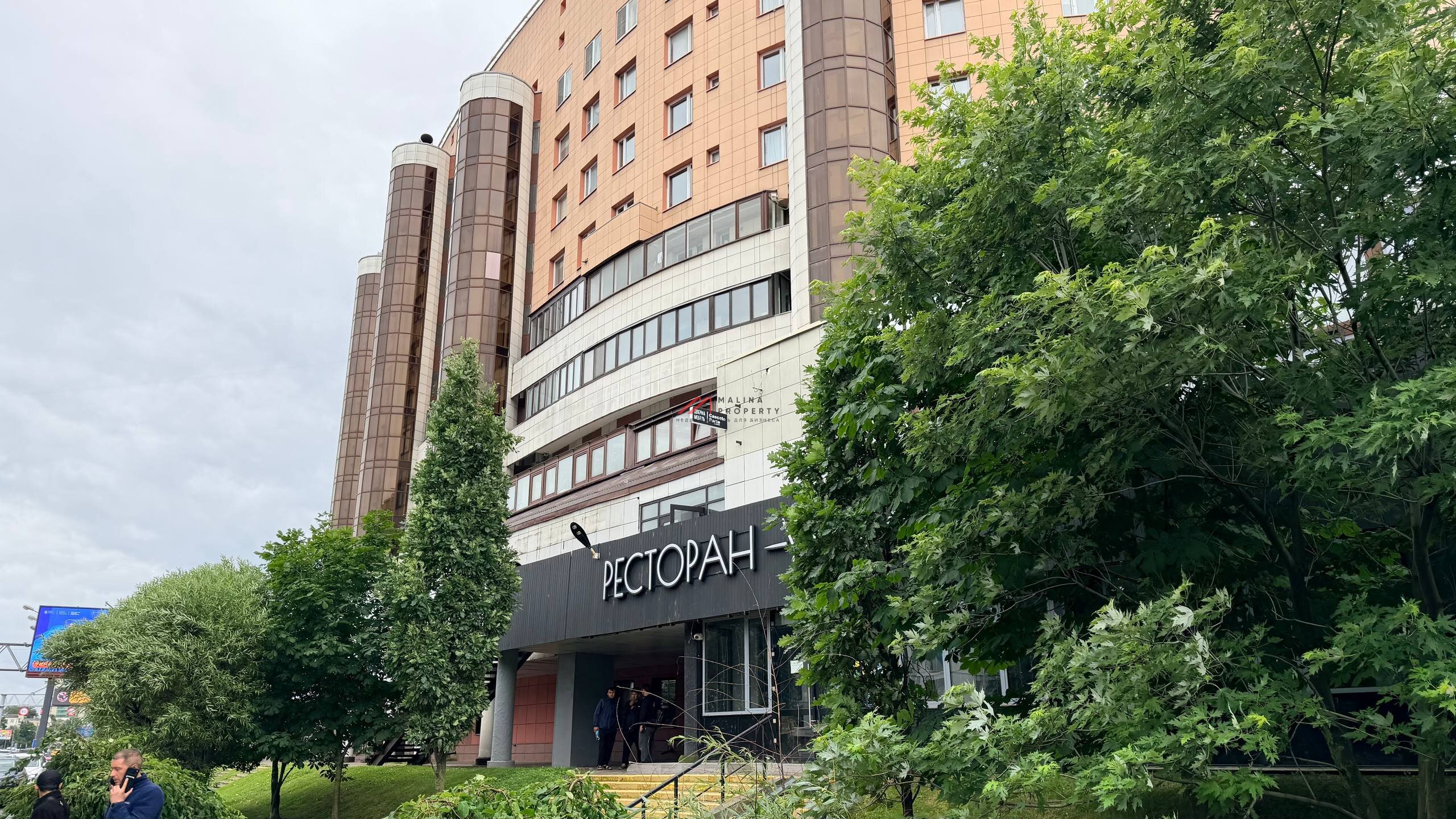 Продажа помещения с арендаторами в "Серебряный Берег" 