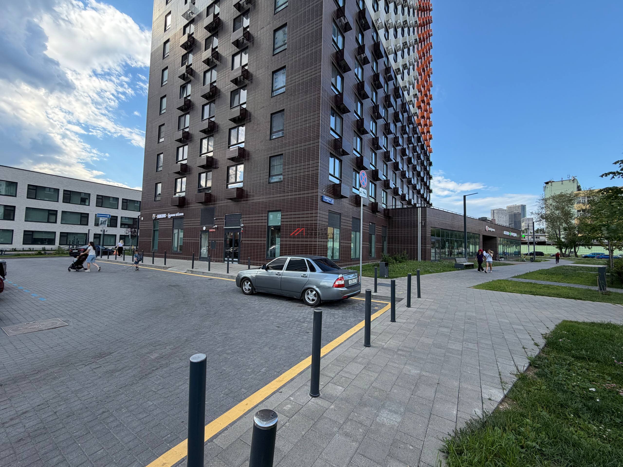 Продажа торгового помещения в ЖК "Полярная 25"