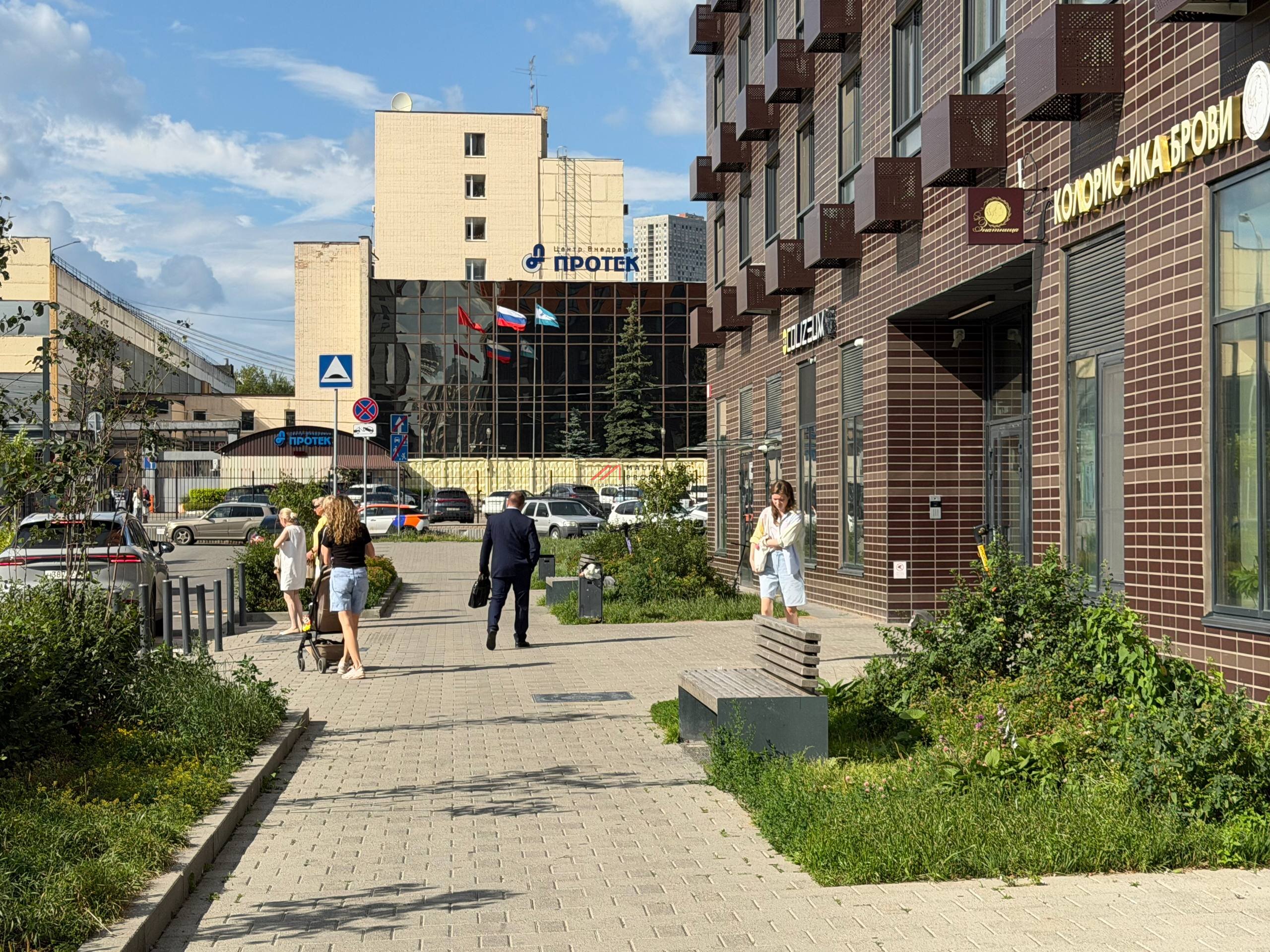 Продажа торгового помещения в ЖК "Полярная 25"