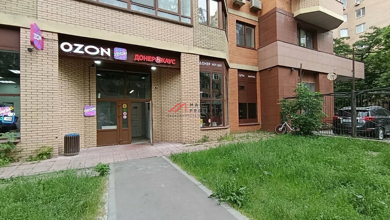 Продажа помещения с арендаторами на Ленинградском проспекте 