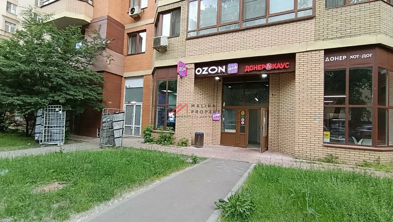 Продажа помещения с арендаторами на Ленинградском проспекте 