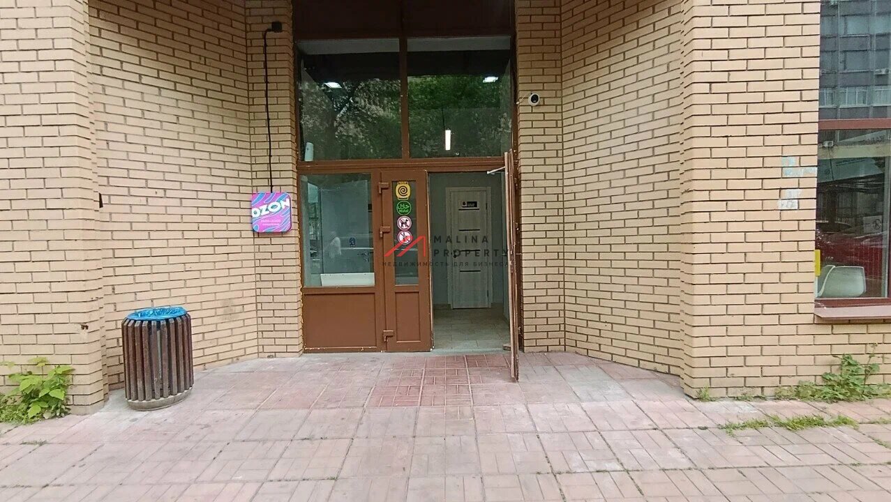 Продажа помещения с арендаторами на Ленинградском проспекте 