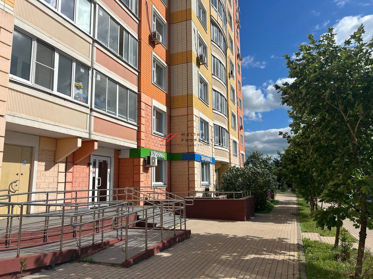 Продажа помещения под клинику на Александры Монаховой