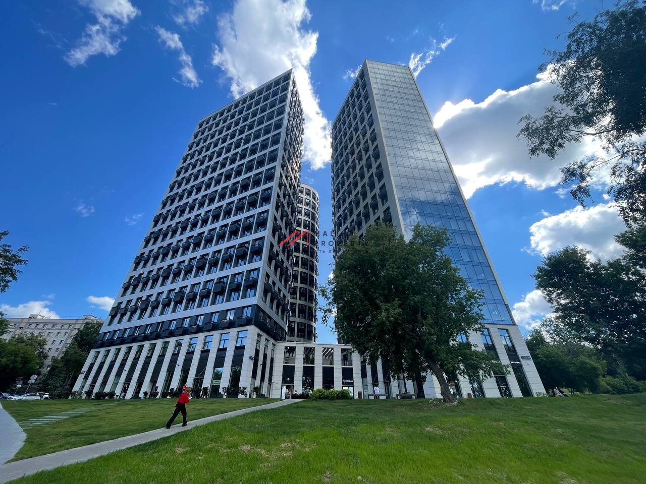 Продажа торгового помещения в "ЖК Level Нагатинская"