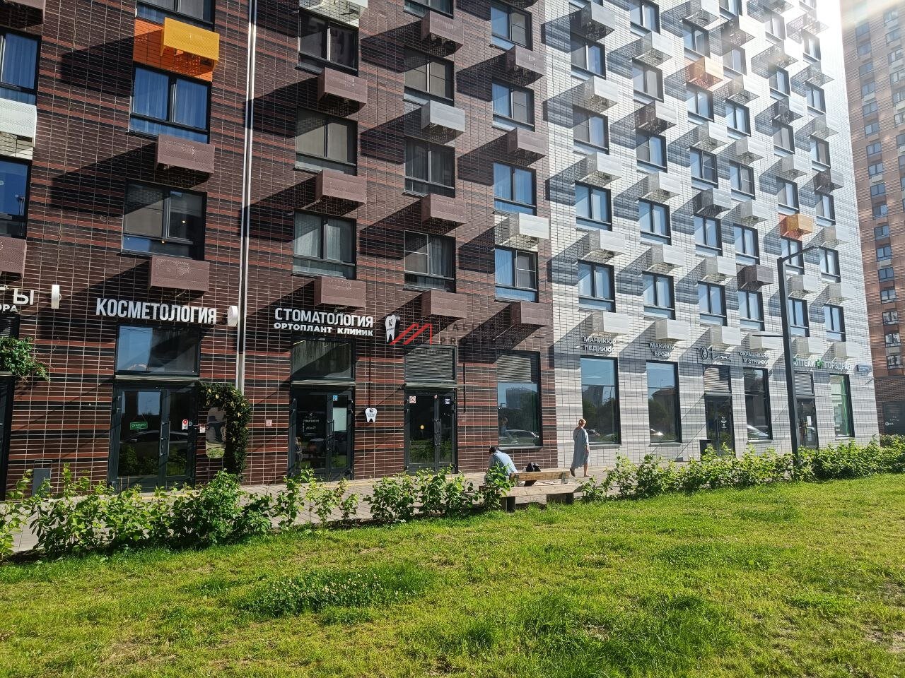 Аренда торгового помещения в ЖК "Амурский парк" 