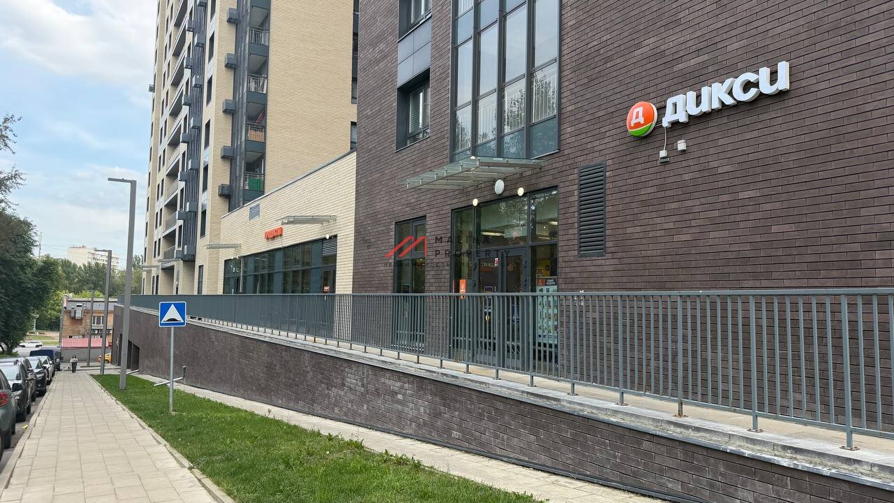 Продажа углового торгового помещения с супермаркетом «Дикси»