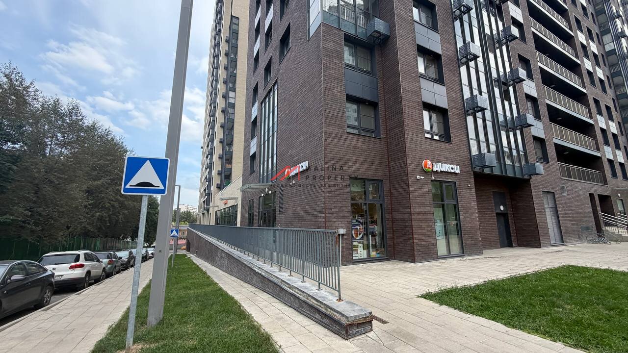 Продажа углового торгового помещения с супермаркетом «Дикси»