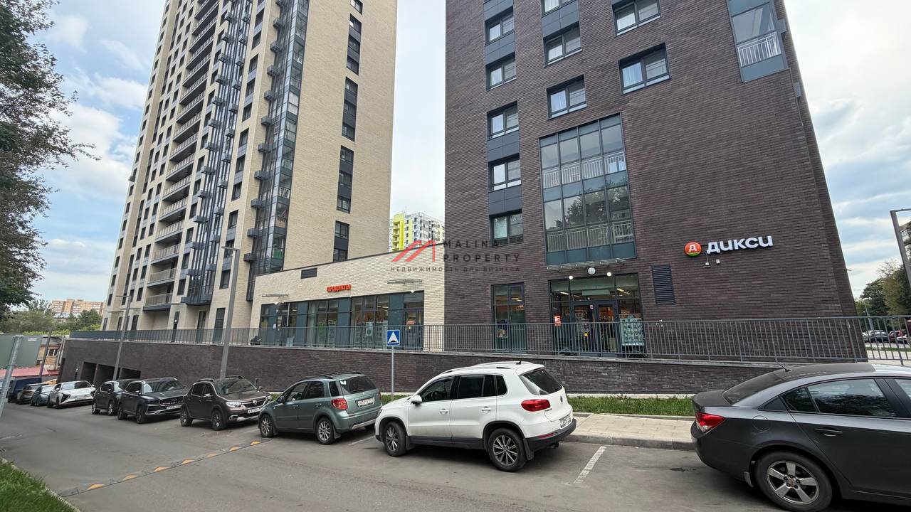 Продажа углового торгового помещения с супермаркетом «Дикси»