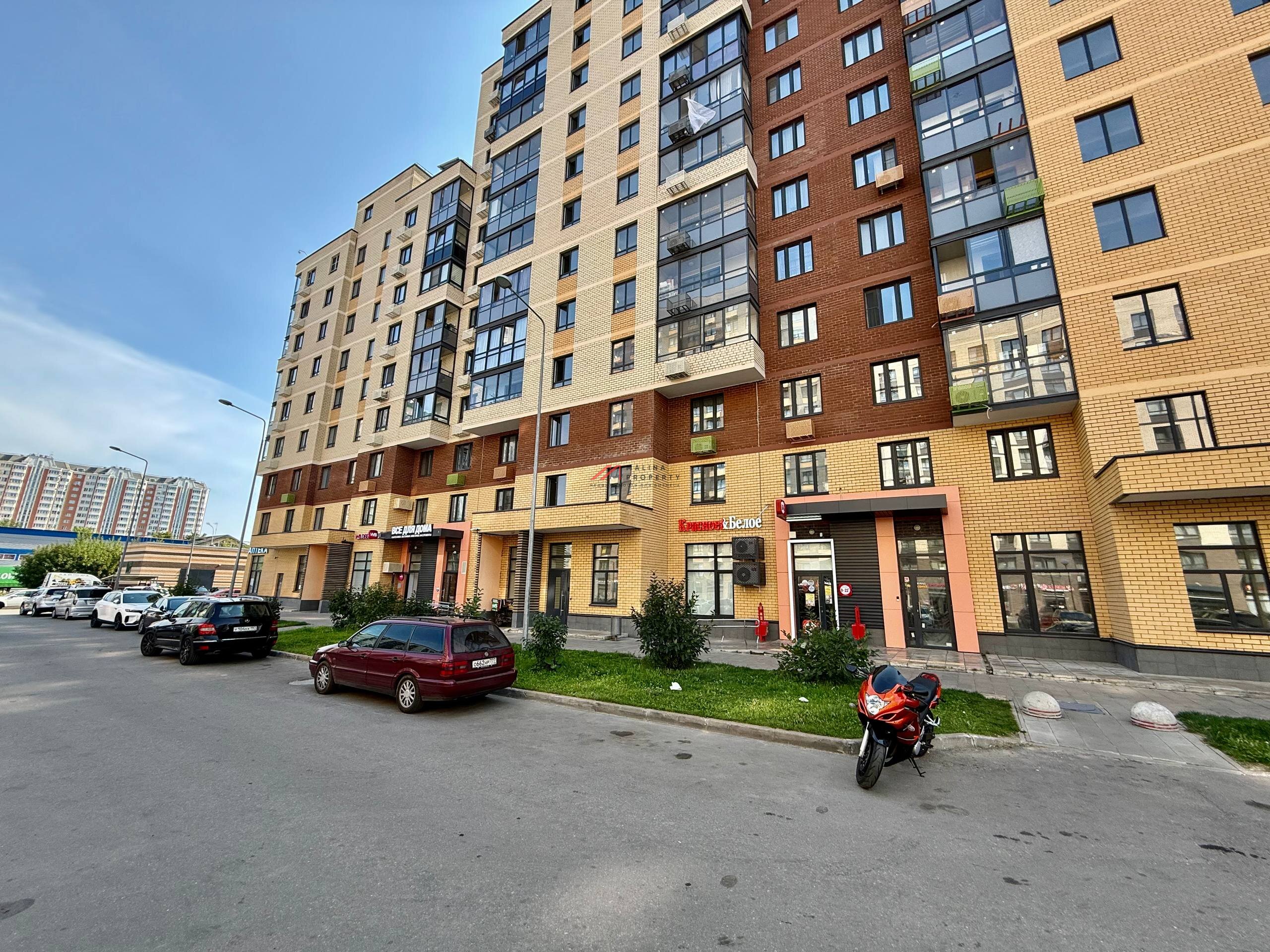 Продажа торгового помещения с арендатором Красное и Белое 