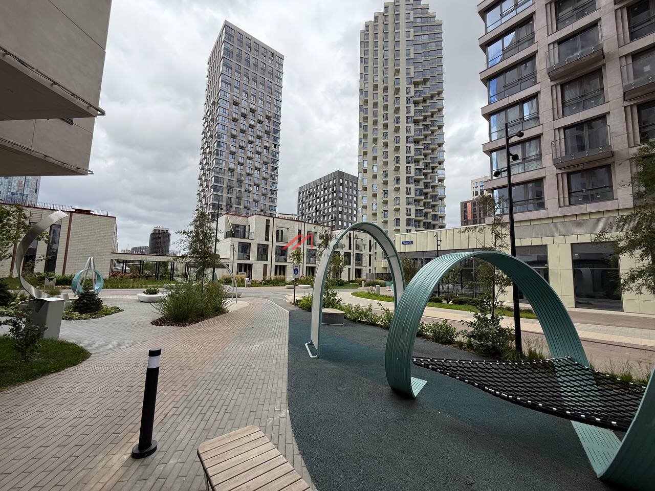 Продажа торгового помещения с аптекой "Ригла" в ЖК "Shagal"