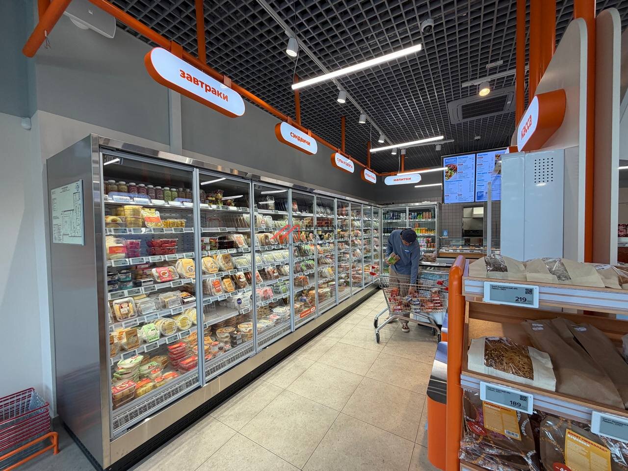 Продажа помещения с арендатором кафе Яндекс лавка