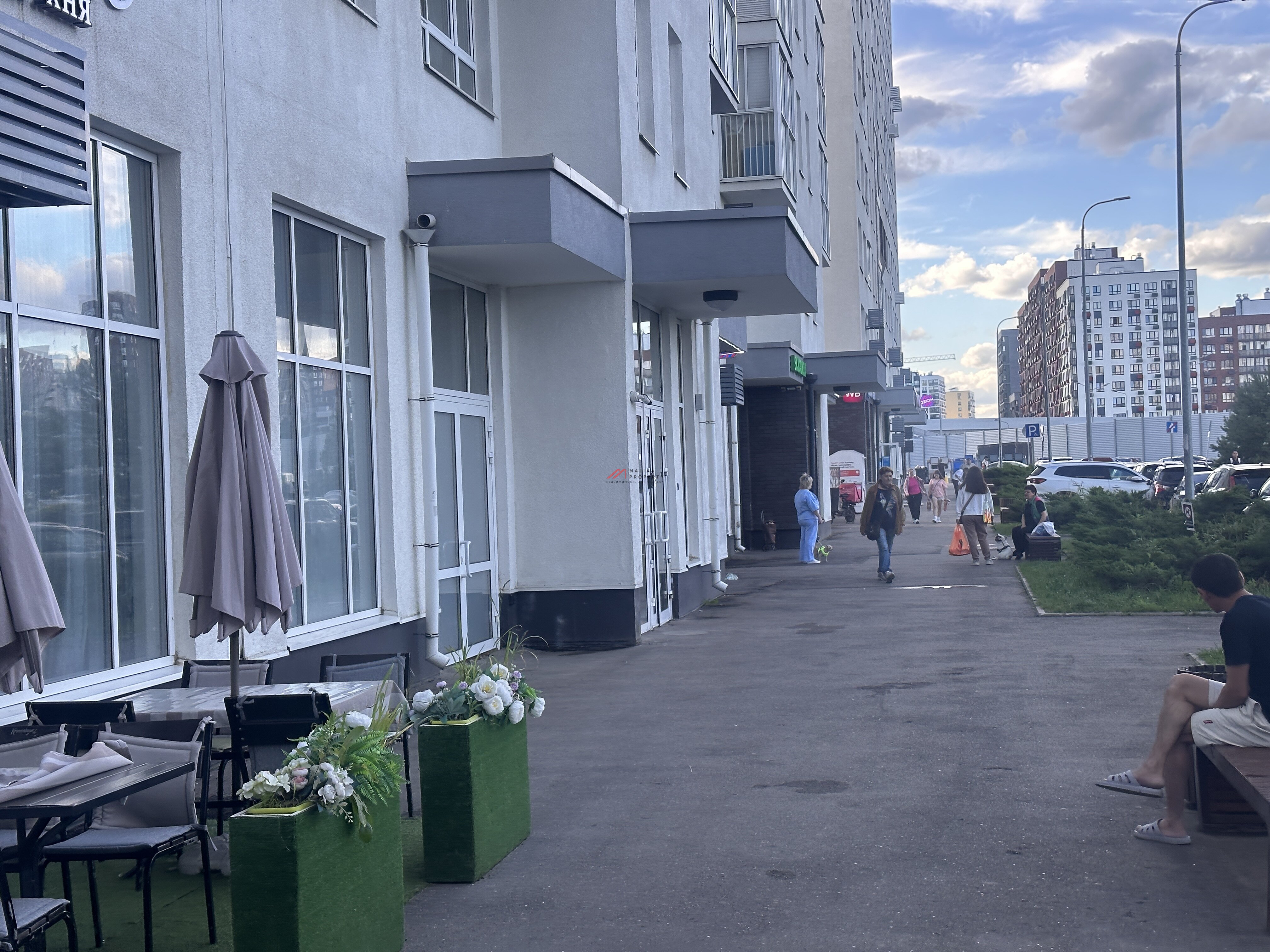Продажа торгового помещения в новостройке