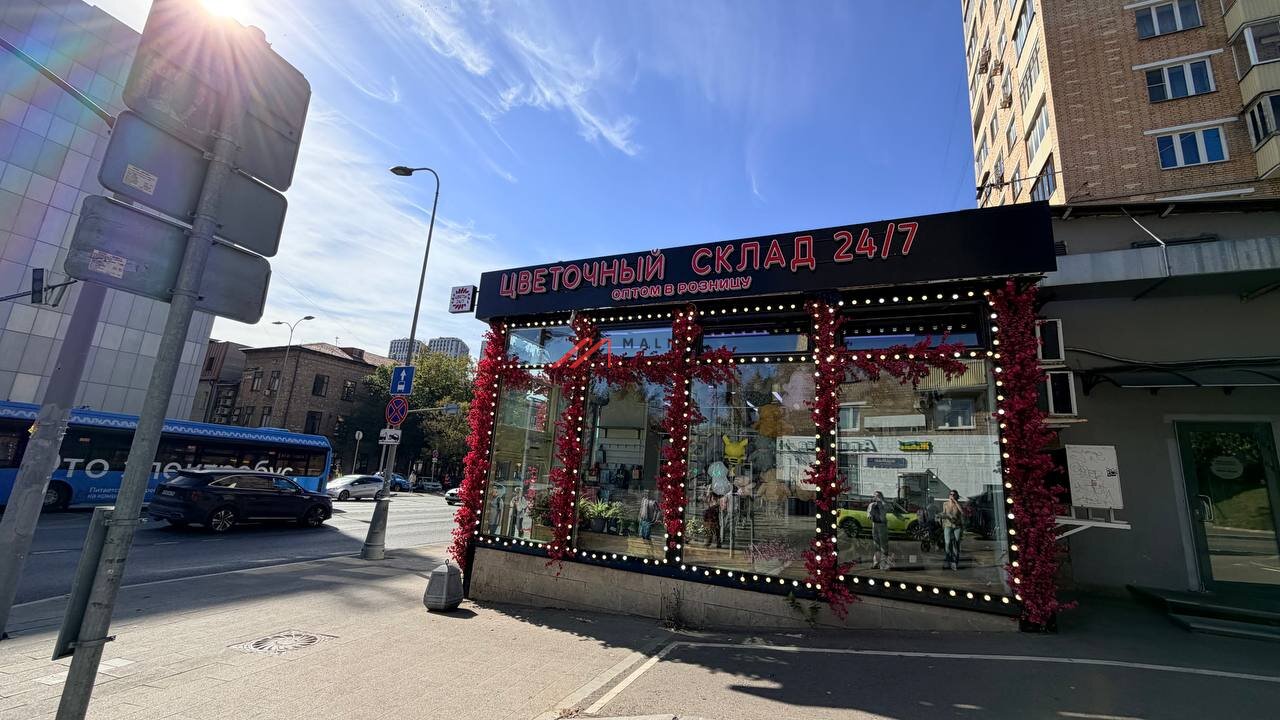 Продажа помещения с арендатором рядом с метро