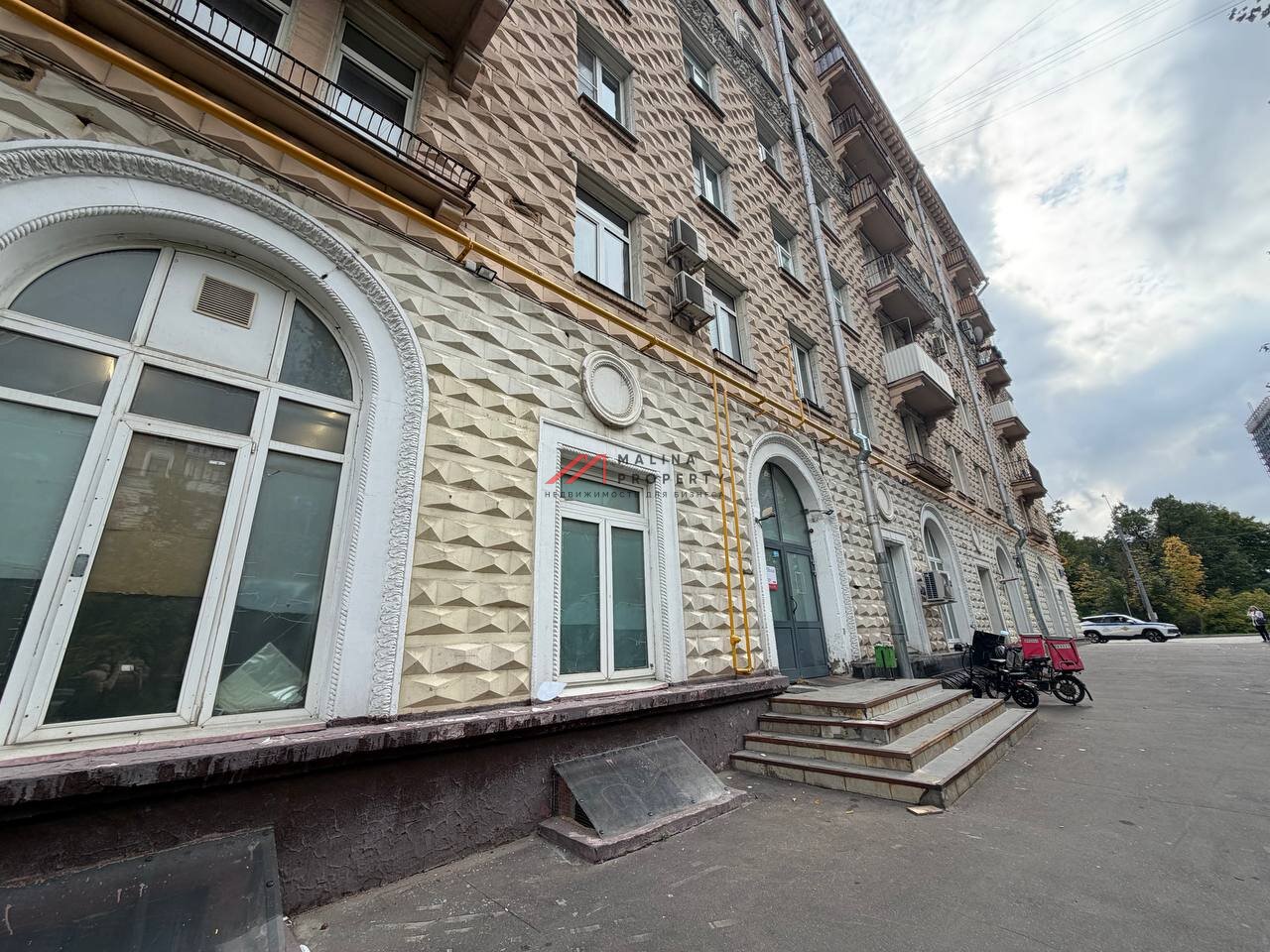Продажа помещения с арендаторами на Октябрьском поле