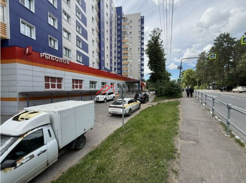 Продажа торгового помещения с супермаркетом Верный