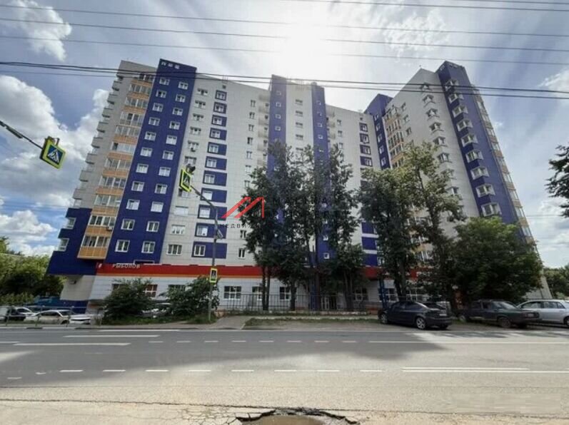 Продажа торгового помещения с супермаркетом Верный
