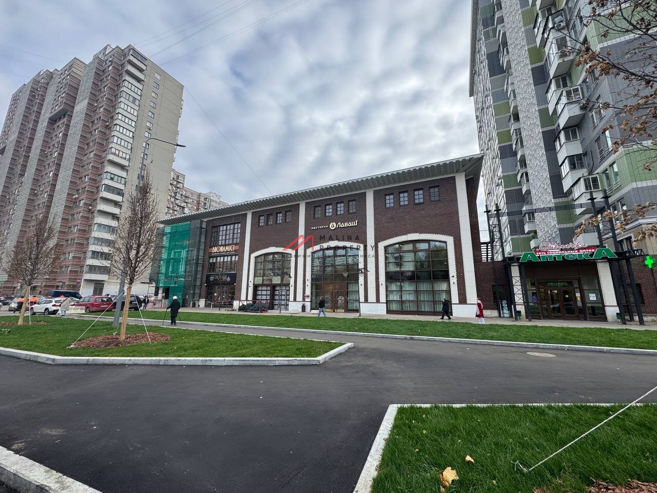 Продажа торгово-офисного центра на выходе из метро