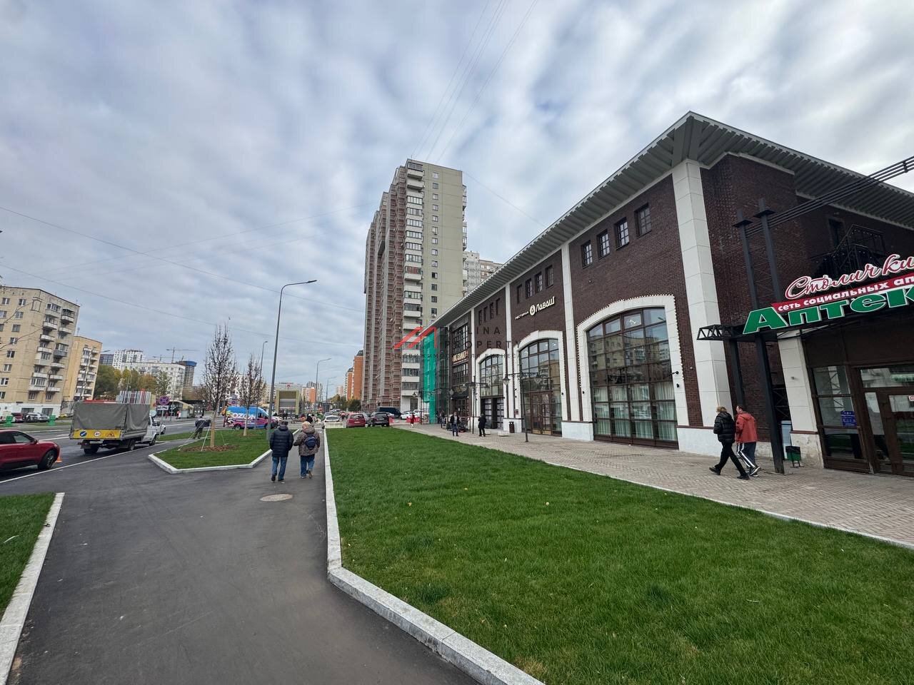 Продажа торгово-офисного центра на выходе из метро