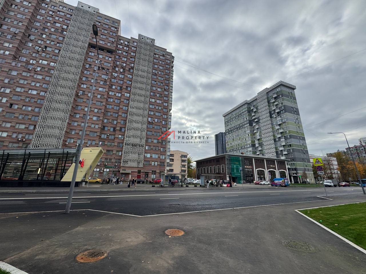 Продажа торгово-офисного центра на выходе из метро